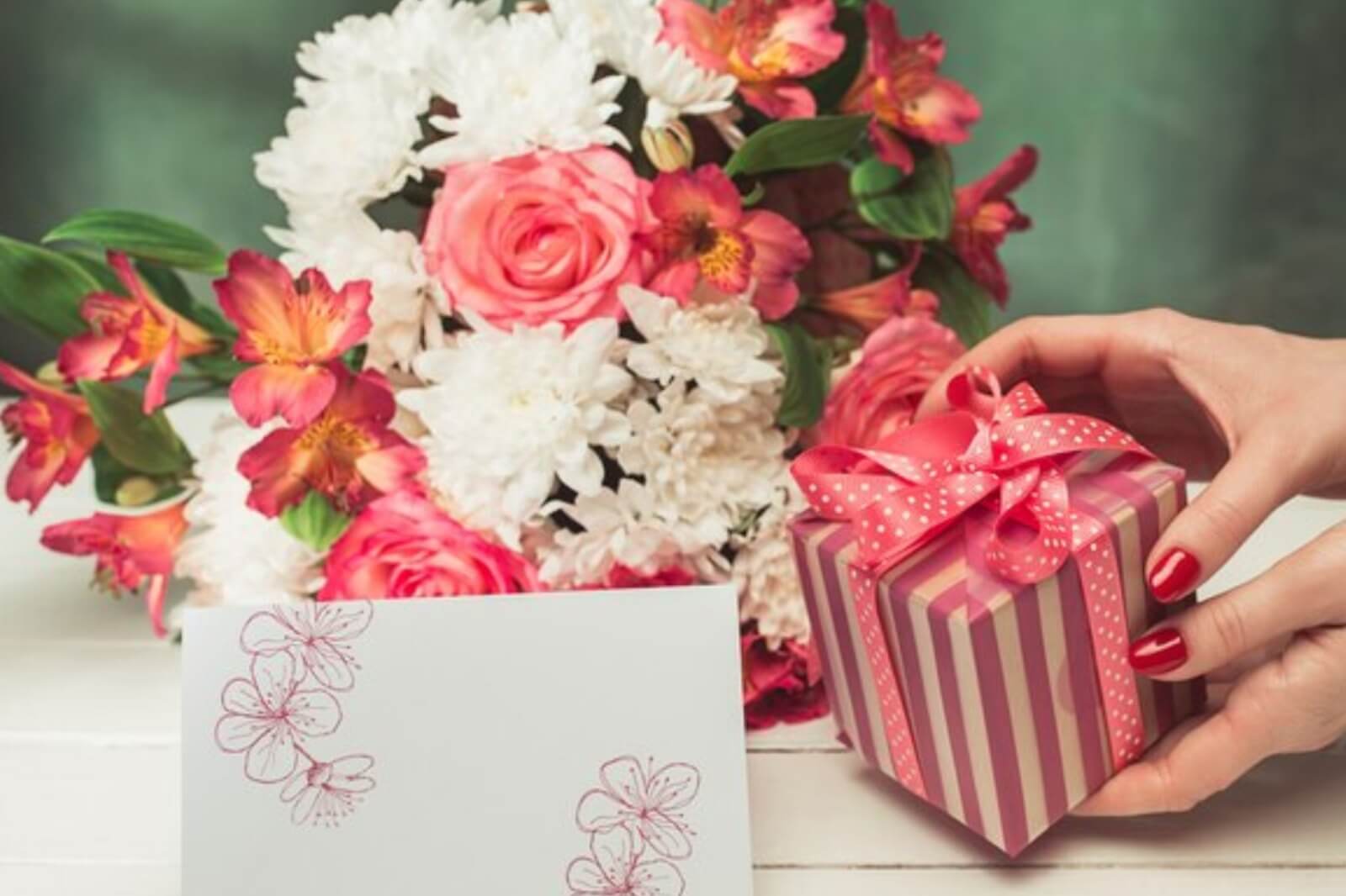 Farewell Flowers for Different Occasions: From Job Transfers to Retirements