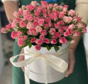 pink spray roses box