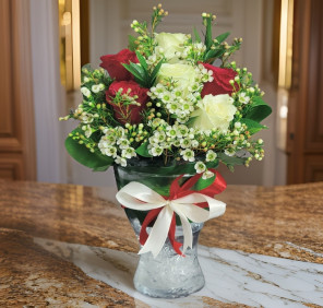 red white roses vase