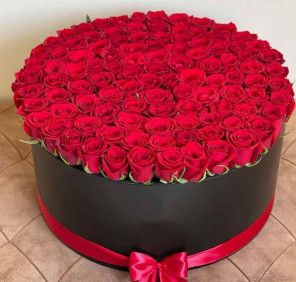 101 Valentine Roses Round Box