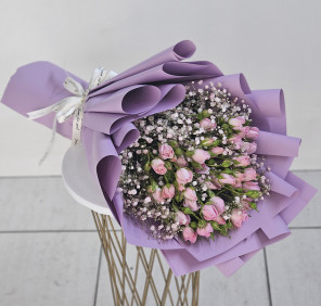 pink spray roses bouquet